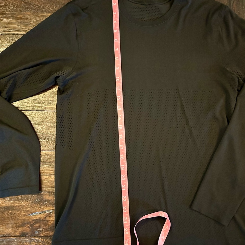Lululemon Men's Black Long-Sleeve Performance Shirt - Picture 3 of 5